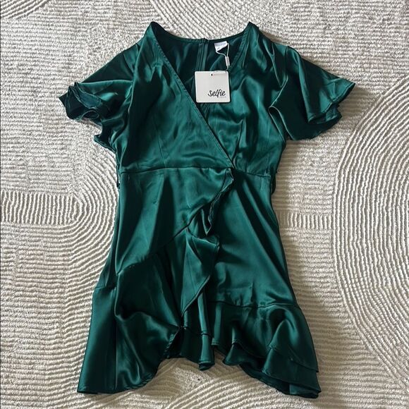 Selfie Leslie Green Flutter Sleeve Wrap Blouse - Picture 1 of 11